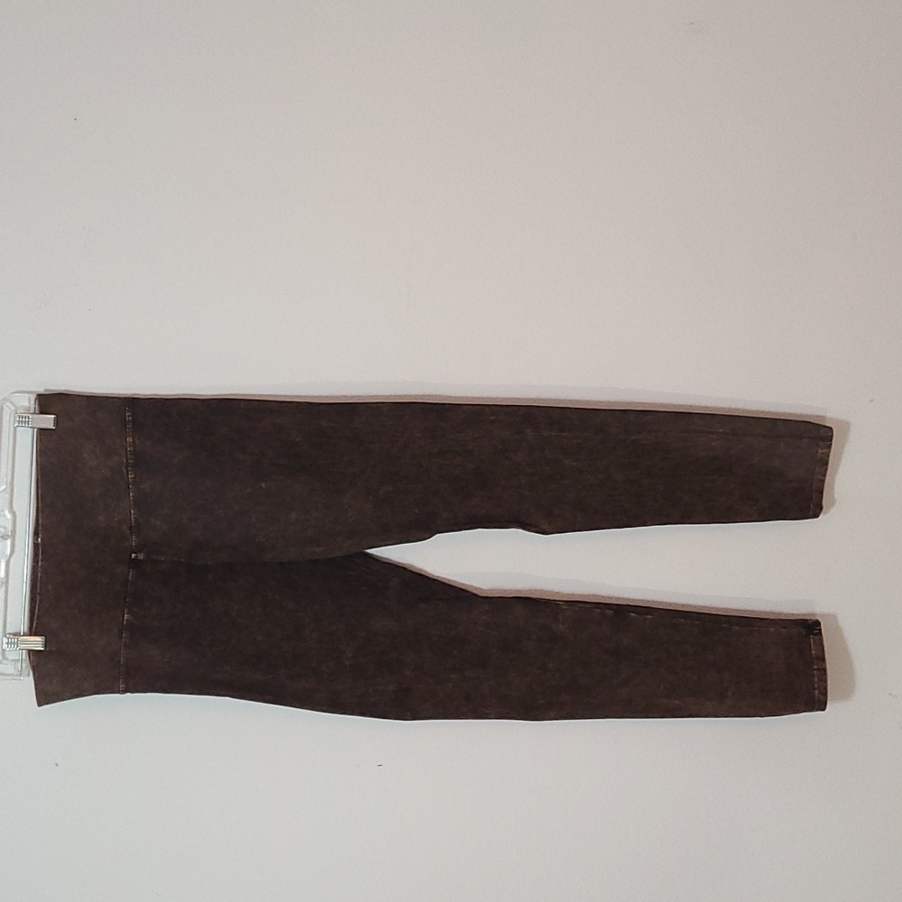 Distressed leggings